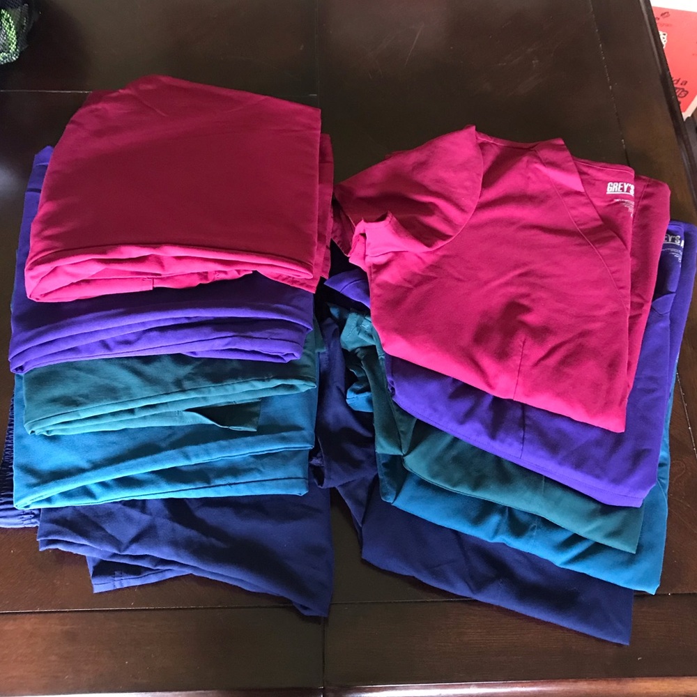5 Sets Grey’s Anatomy Scrubs Size Large Like New